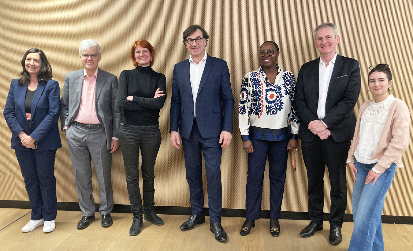 Photo des personnes présentes à la signature partenariat Agrisud-Fondation Avril 